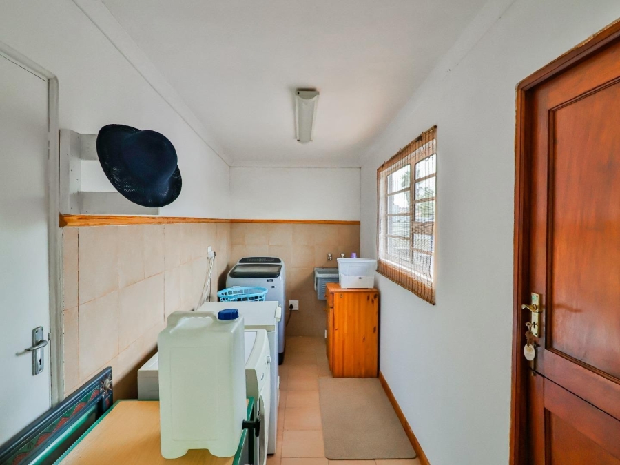 5 Bedroom Property for Sale in De Kelders Western Cape